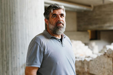 nikos_tsivikis.jpg
