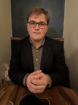 thomas_ferro_headshot_2023.jpg