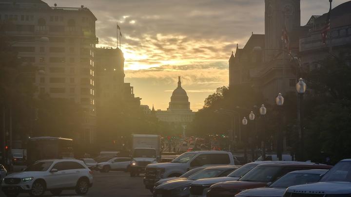 morning_in_dc_-_capitol-resized.jpg