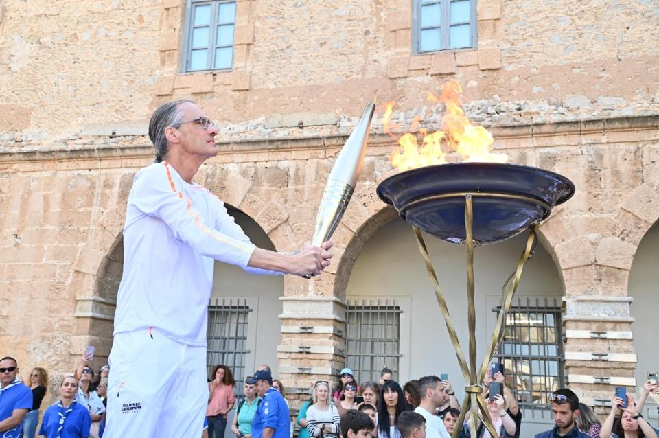 CHS Director Mark Schiefsky lighting up the Olympic torch flame at the altar in Nafplio's Syntagma Square.